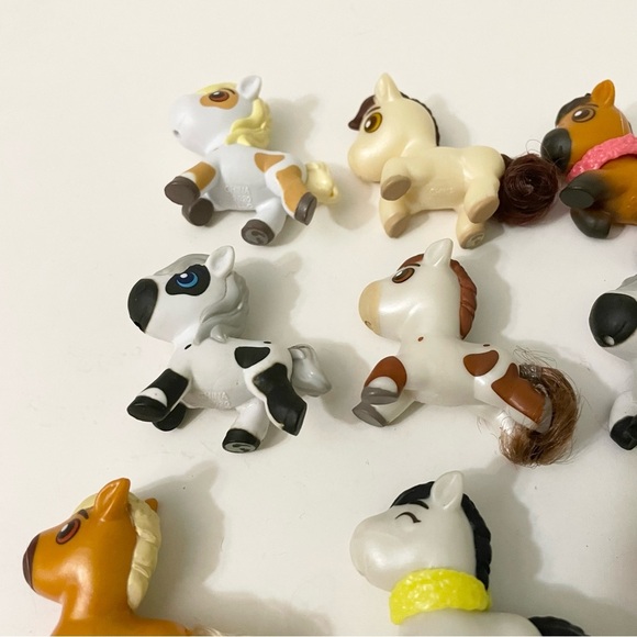 Lot of 22 Spirit Untamed Dreamworks Mini Horses - Picture 4 of 14